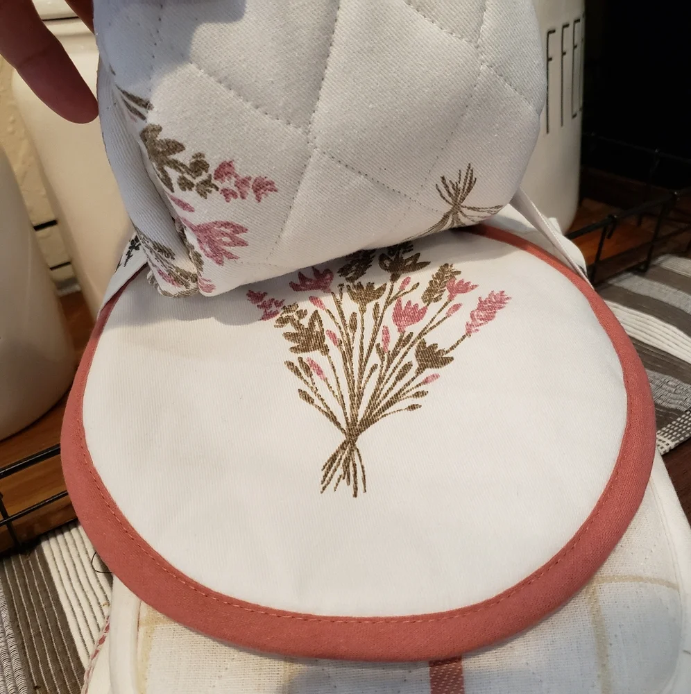 Kitchen Set - Picture 2 of 5